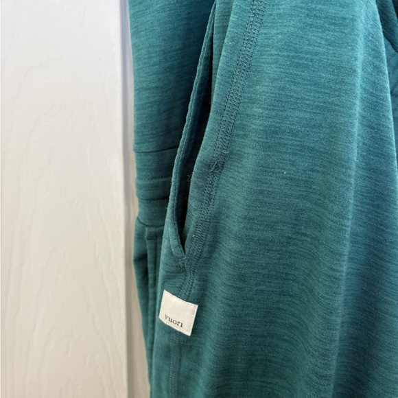 Vuori lux jumpsuit in heathered green size large euc - Picture 4 of 4